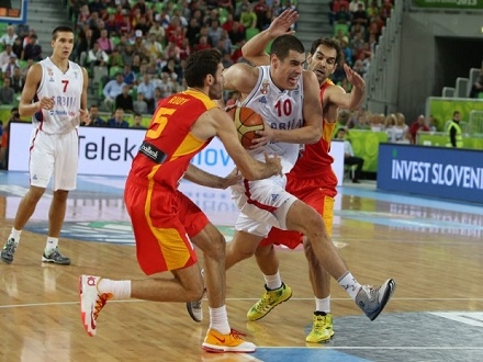 Španija pobedila Srbiju sa 90:60